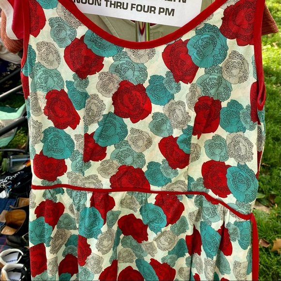 Modcloth Dresses & Skirts - Retro flowered dress ModCloth Heart of Haute